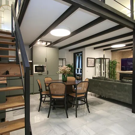 New! Luxurious & Chic Duplex Next To The Cathedral * סביליה