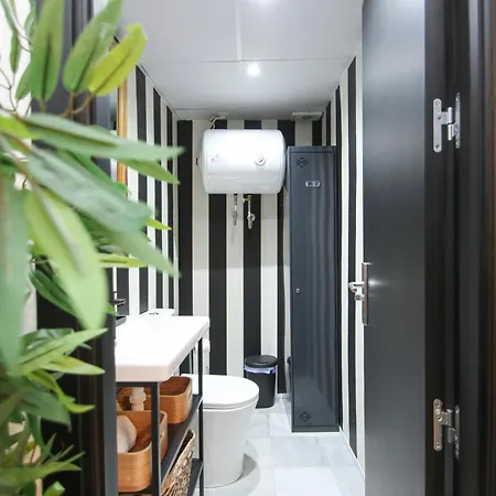 New! Luxurious & Chic Duplex Next To The Cathedral