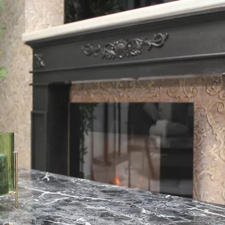 New! Luxurious & Chic Duplex Next To The Cathedral דירה