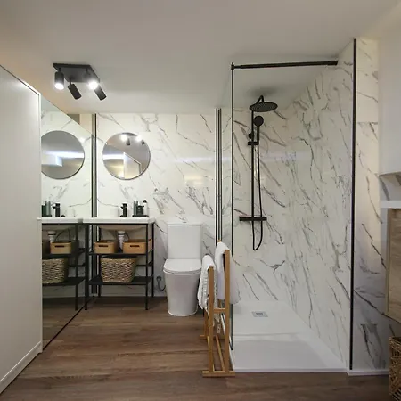 아파트 New! Luxurious & Chic Duplex Next To The Cathedral